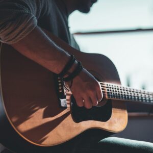 Chitarra acustica in abete massello — edizione speciale