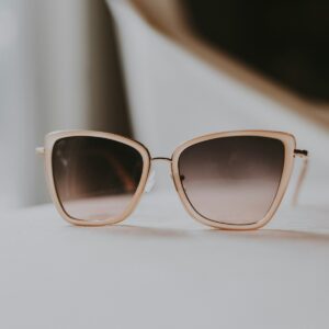Cat-eye rosa cipria polarizzate — edizione speciale