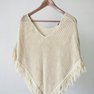 Poncho in maglia écru