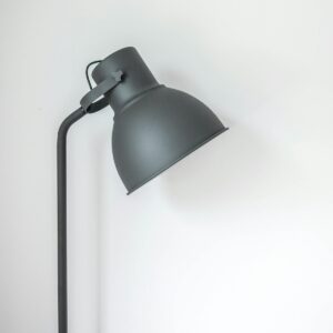 Lampada da terra ad arco