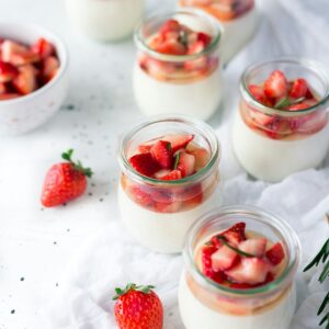 Bicchierini fragole e panna (6 pz)