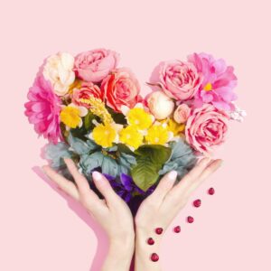 Mazzo Cuore di peonie e ranuncoli